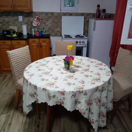 Vikendica Petkovic * Crvica
